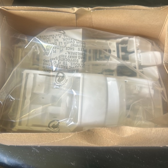 Revell '80 Ford Bronco Model Kit - Picture 4 of 5